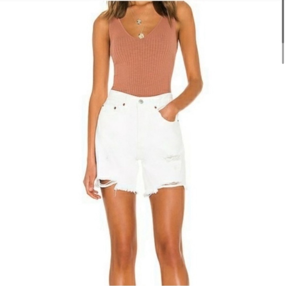 White Highwaisted Levi Jean‎ Shorts